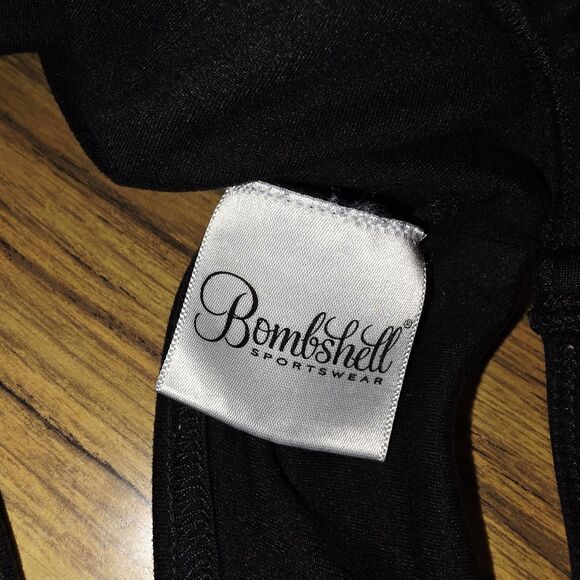 BOMBSHELL "PUMPED" SPORTSWEAR Sz XS Black Logo Workout Athletic Sports Bra - Picture 3 of 4